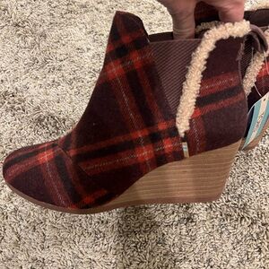 Toms Plaid Wedge Ankle Boot in Burgundy and Red